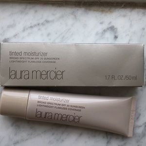 LAURA MERCIER: Tinted Moisturizer SPF 20 - Walnut